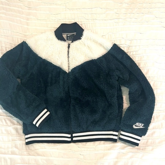 Nike Sherpa jacket in green with white and black trim size M - Picture 1 of 5